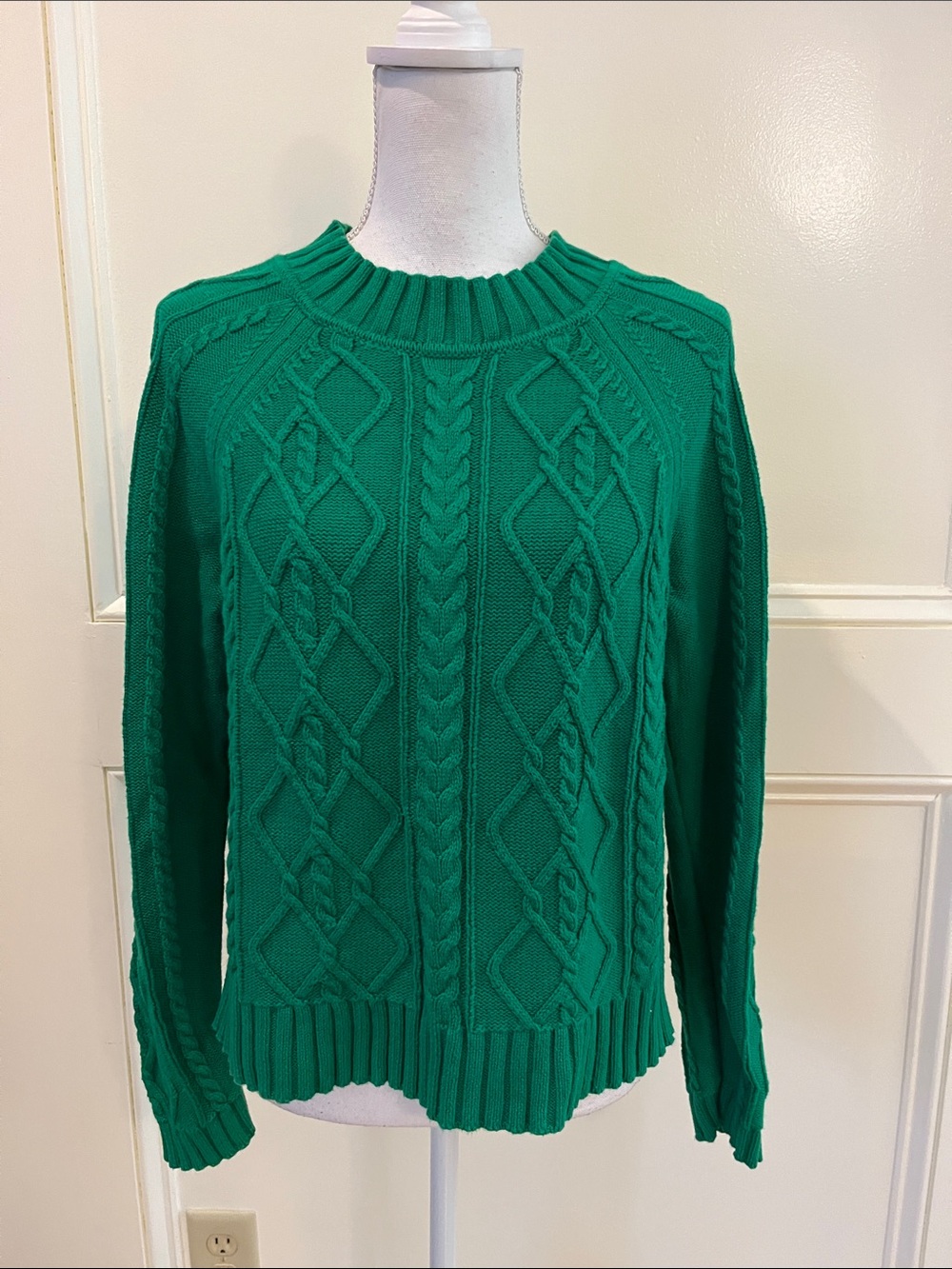 GAP Kelly Green Cable Knit Crew Sweater
